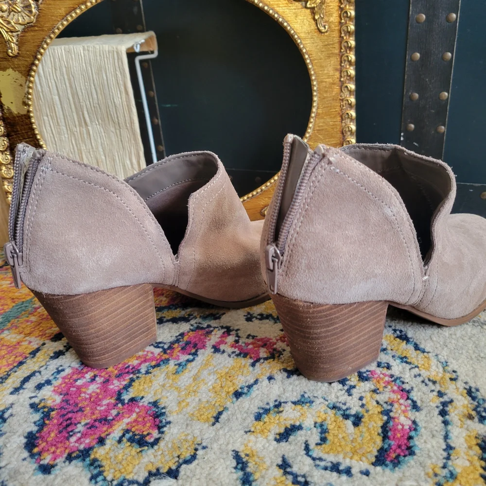 Fergie Carmin Women's Beige Suede Ankle Booties - Picture 5 of 9